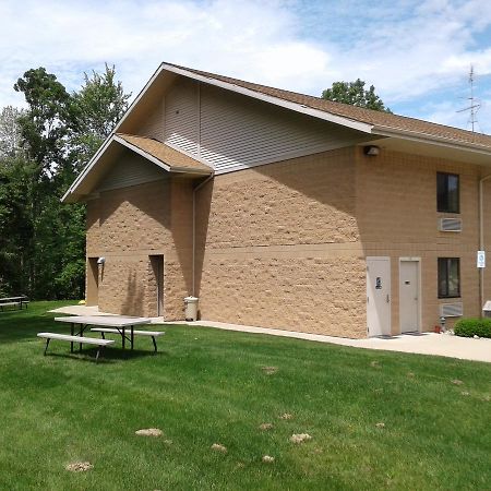 Oakridge Motel Newaygo Εξωτερικό φωτογραφία