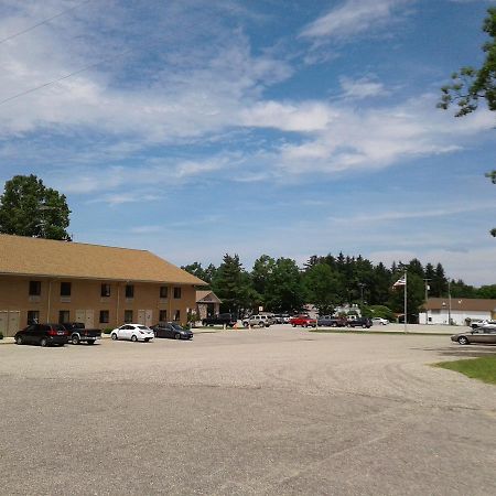 Oakridge Motel Newaygo Εξωτερικό φωτογραφία