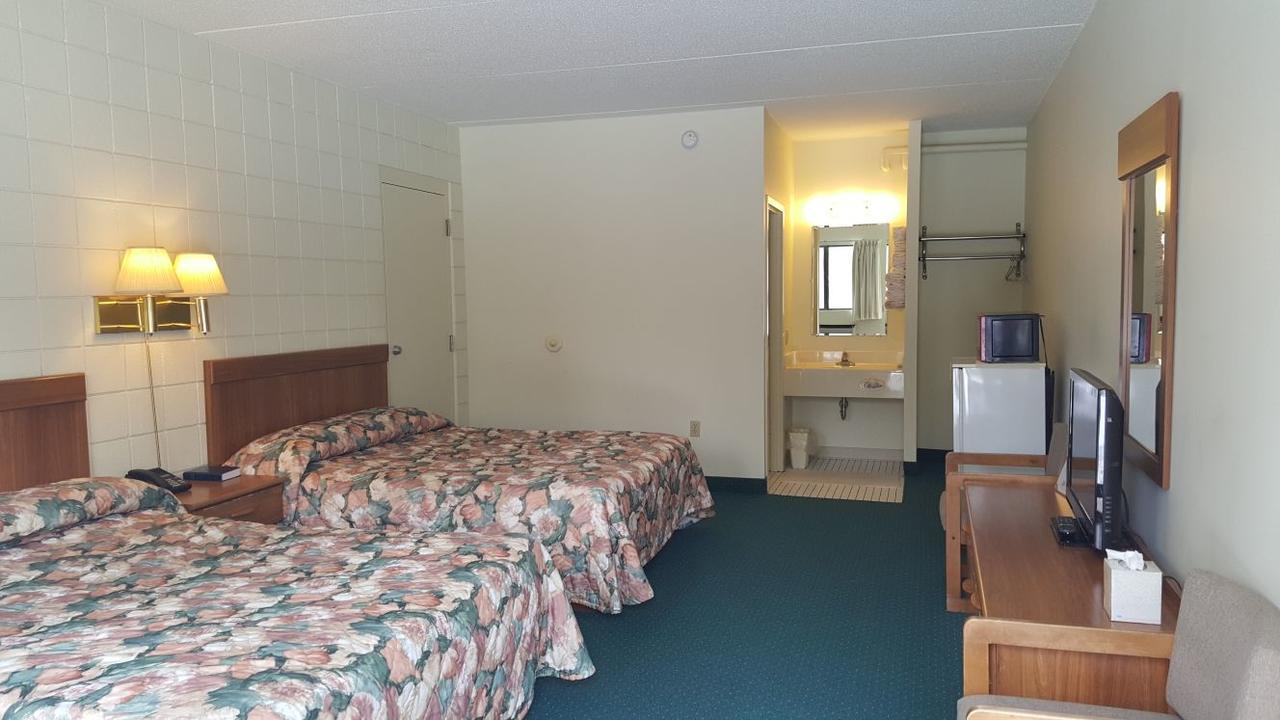 Oakridge Motel Newaygo Εξωτερικό φωτογραφία