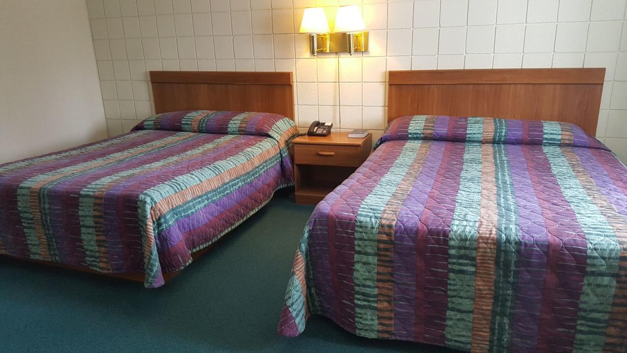 Oakridge Motel Newaygo Εξωτερικό φωτογραφία